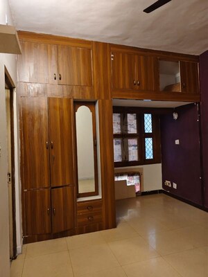 Room in 2.5 BHK Apartment at Vasant Kunj – for Rent