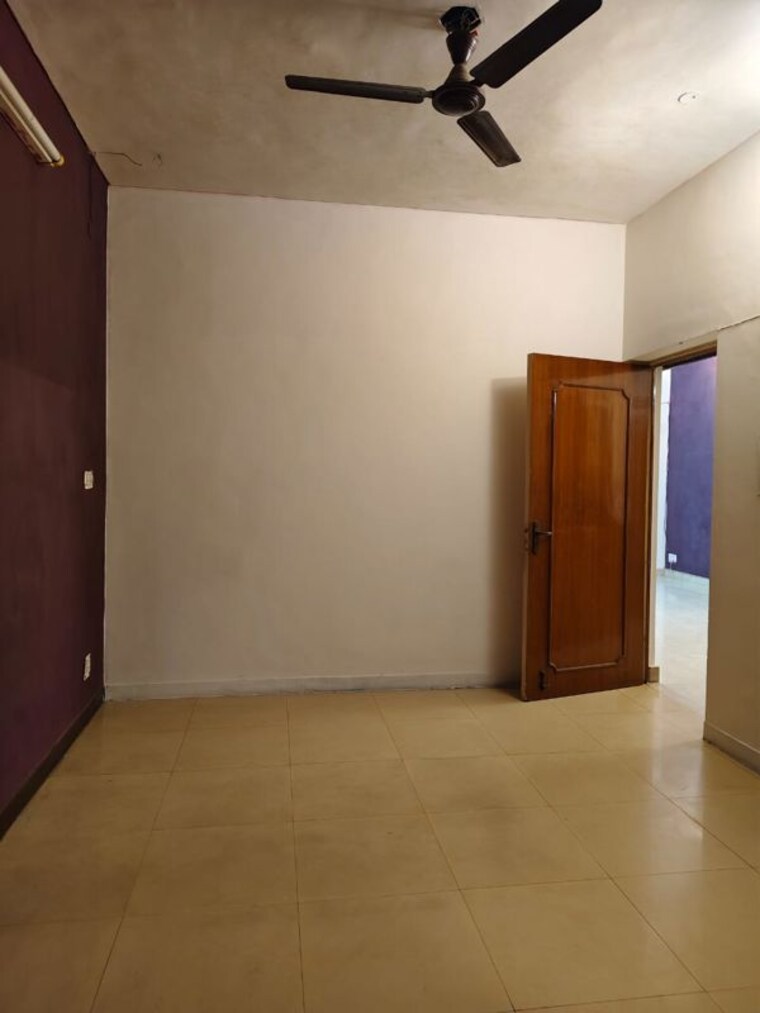 Room, vasant kunj 2.5 Bedroom 1350 Sq.Ft. Apartment In Vasant Kunj Delhi 9736131