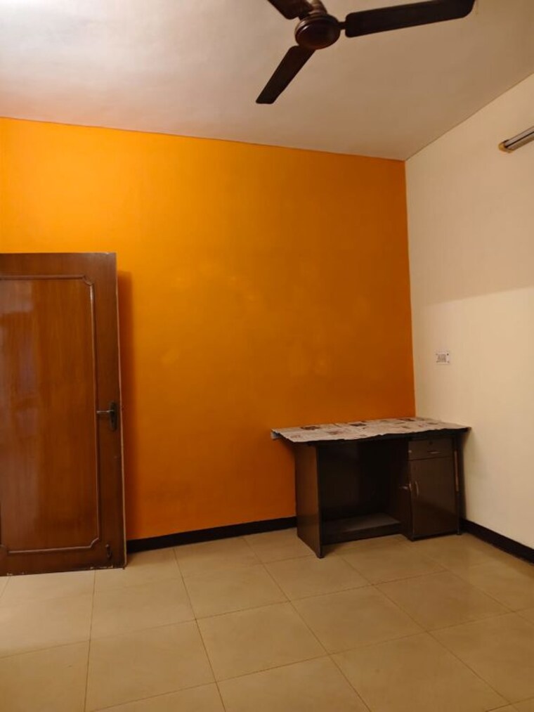 Room, vasant kunj 2.5 Bedroom 1350 Sq.Ft. Apartment In Vasant Kunj Delhi 9736131