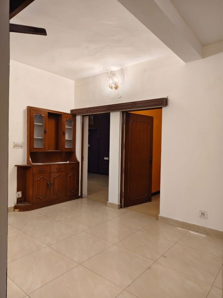 Room, vasant kunj 2.5 Bedroom 1350 Sq.Ft. Apartment In Vasant Kunj Delhi 9736131