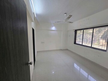 Room in 2 BHK Apartment at DLH Sorrento, Veera Desai Road – for Rent