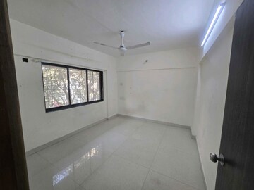 Room in 2 BHK Apartment at DLH Sorrento, Veera Desai Road – for Rent