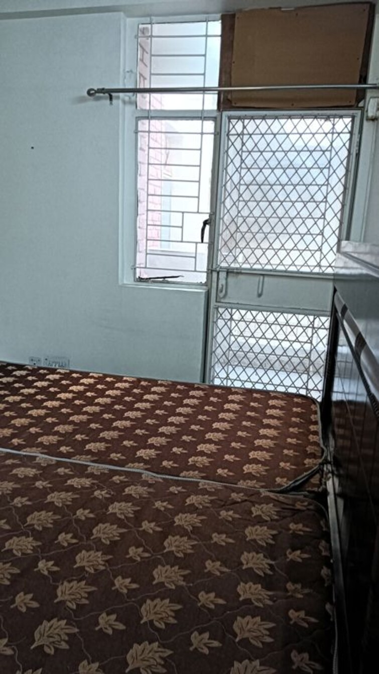 Room, vasant kunj 3 Bedroom 1650 Sq.Yd. Apartment In Vasant Kunj Delhi 9736140