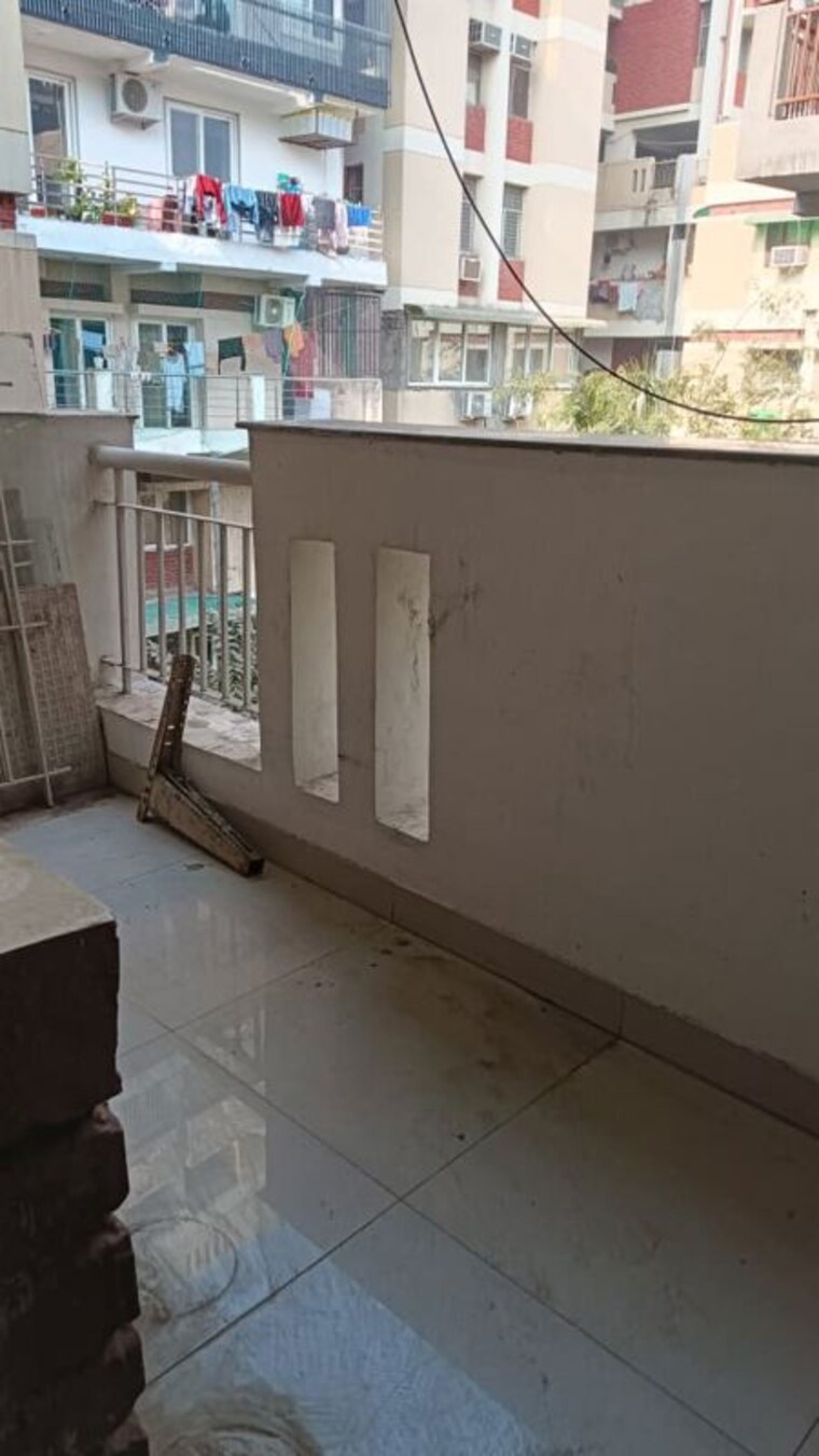 Balcony, vasant kunj 3 Bedroom 1650 Sq.Yd. Apartment In Vasant Kunj Delhi 9736140