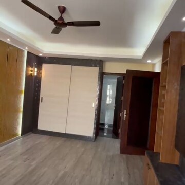 Room in 4 BHK Builder Floor at Sector 49 – for Sale