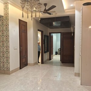 Room in 4 BHK Apartment at Basant Gaon – for Rent