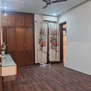 Room in 4 BHK Apartment at Basant Gaon – for Rent
