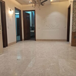Room in 4 BHK Apartment at Basant Gaon – for Rent