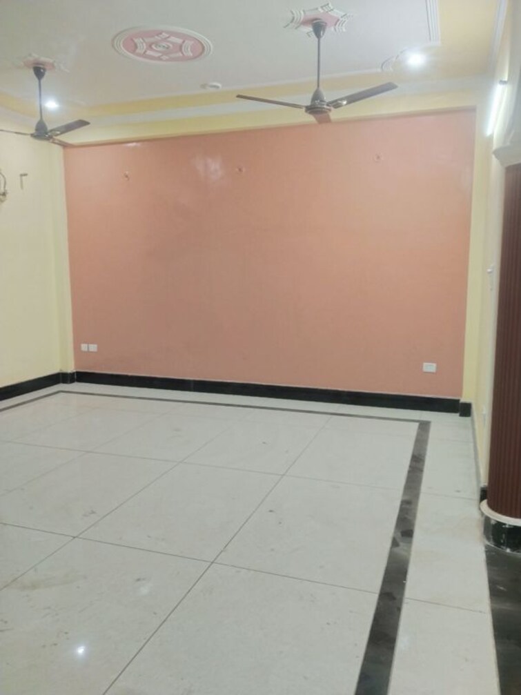 Room, gomti nagar 2 Bedroom 1500 Sq.Ft. Independent House In Gomti Nagar Lucknow 9736158