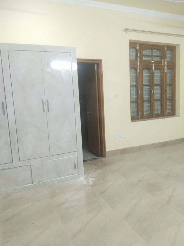 Room, gomti nagar 2 Bedroom 1500 Sq.Ft. Independent House In Gomti Nagar Lucknow 9736158