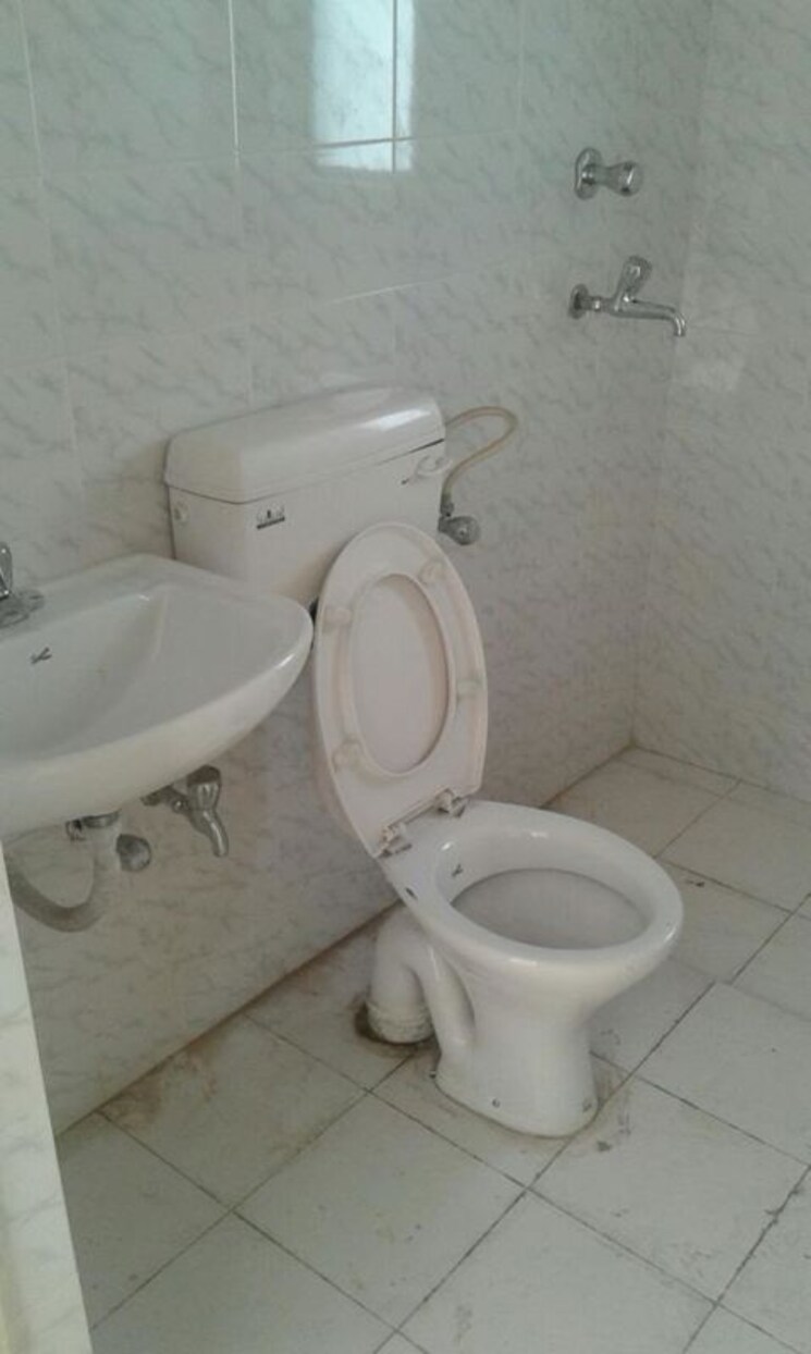 Attached Bathroom, sureka-sunrise-symphony 2 Bedroom 951 Sq.Ft. Apartment In Rajarhat Kolkata 9736176