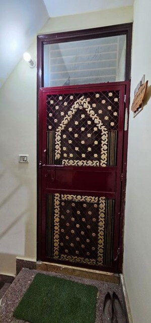 Furnished Amenities in 2 BHK Builder Floor at Vishwas Park – for Sale