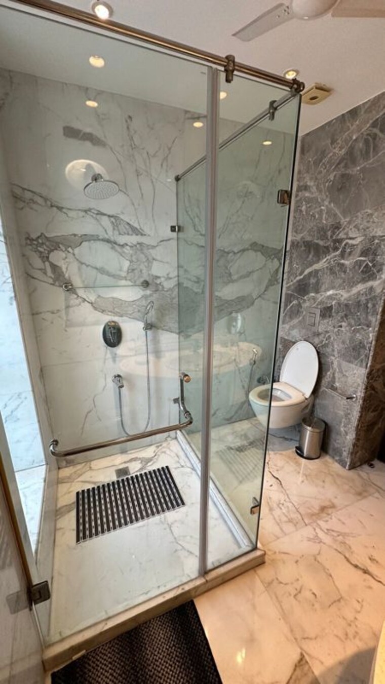 Bathroom, defence colony 3.5 Bedroom 2950 Sq.Ft. Apartment In Defence Colony Delhi 9736183