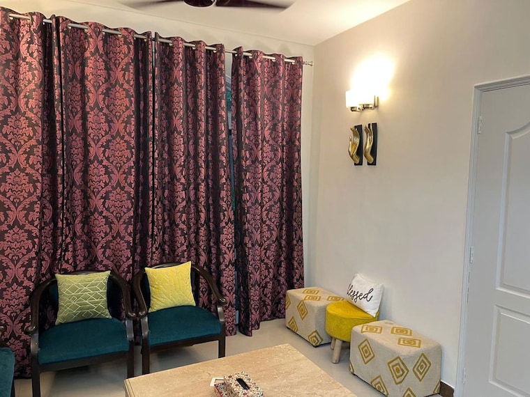 Living Room, unitech-south-city-ii 2 Bedroom 180 Sq.Yd. Builder Floor In Sector 50 Gurgaon 9736195