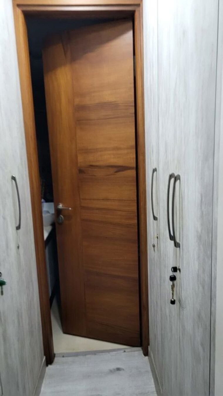 Bathroom, greater kailash i 3 Bedroom 2500 Sq.Ft. Apartment In Greater Kailash I Delhi 9736198