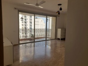 Room in 3 BHK Apartment at Hiranandani Arlington, Ghodbunder Road – for Rent