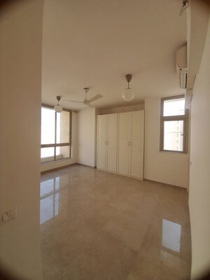 Room in 3 BHK Apartment at Hiranandani Arlington, Ghodbunder Road – for Rent