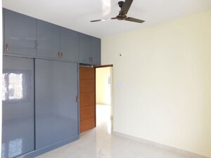 Room in 3 BHK Builder Floor at Kondapur – for Rent