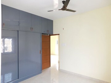 Room in 3 BHK Builder Floor at Kondapur – for Rent