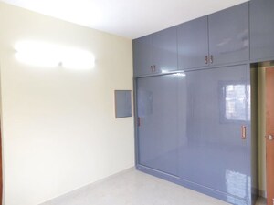 Room in 3 BHK Builder Floor at Kondapur – for Rent