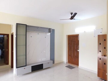 Room in 3 BHK Builder Floor at Kondapur – for Rent
