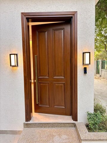 Room in 4 BHK Apartment at Vasant Kunj – for Rent