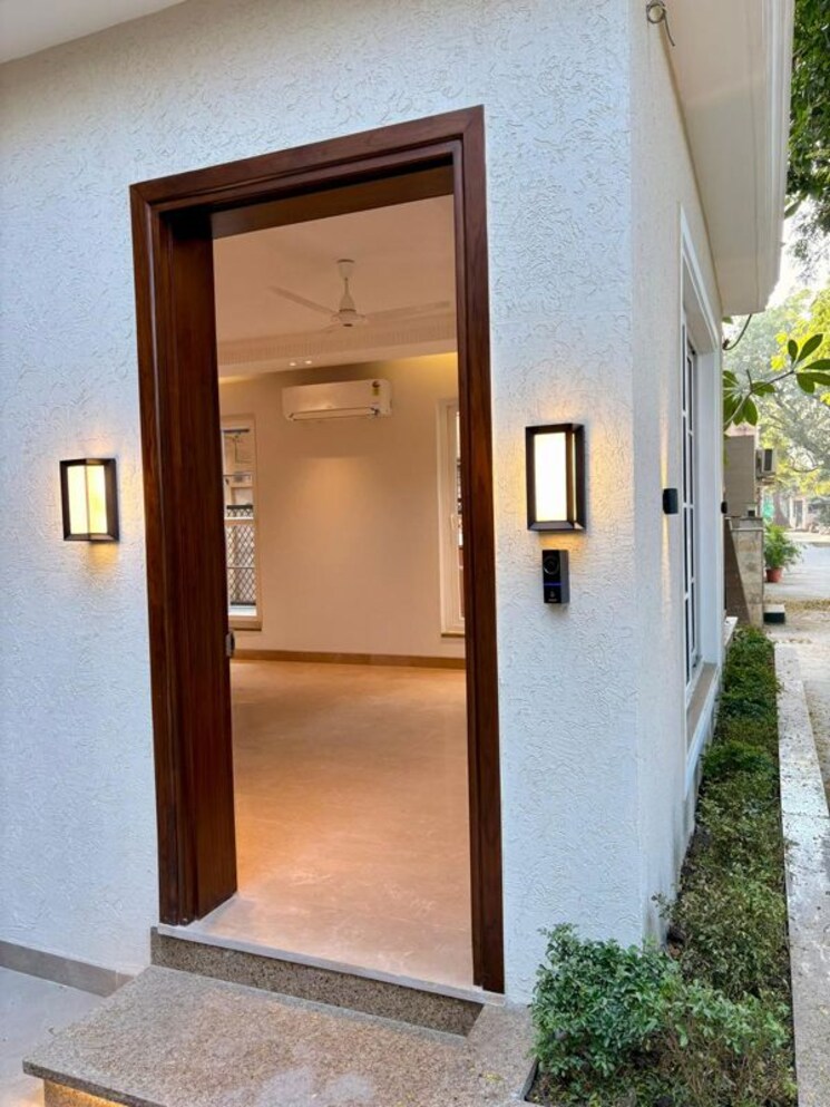 undefined, vasant kunj 4 Bedroom 2200 Sq.Ft. Apartment In Vasant Kunj Delhi 9736239