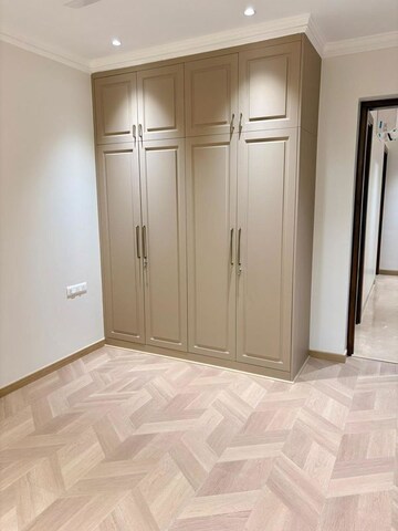 Room in 4 BHK Apartment at Vasant Kunj – for Rent