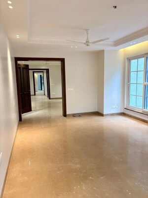 Room in 4 BHK Apartment at Vasant Kunj – for Rent