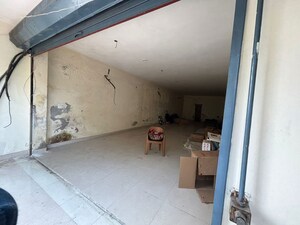  Showroom For Rent in JakhaN-Rajpur Road