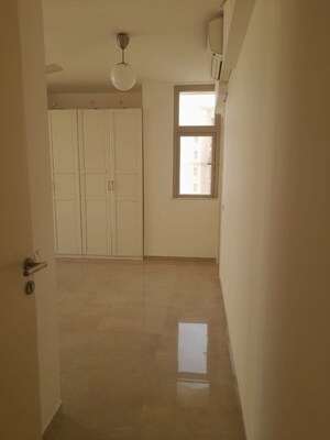 Room in 3 BHK Apartment at Hiranandani Arlington, Ghodbunder Road – for Rent