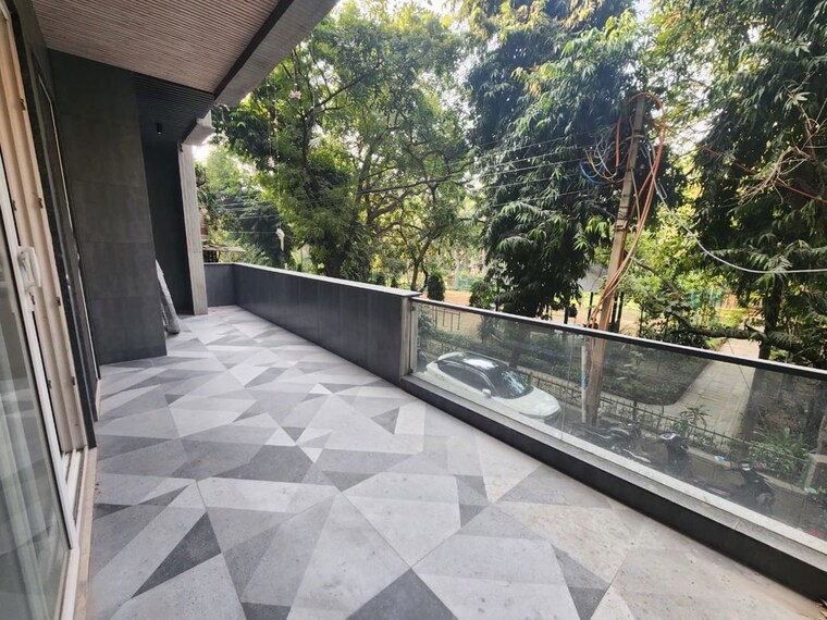 Balcony, lajpat nagar iii 3 Bedroom 200 Sq.Yd. Builder Floor In Lajpat Nagar Iii Delhi 9736286