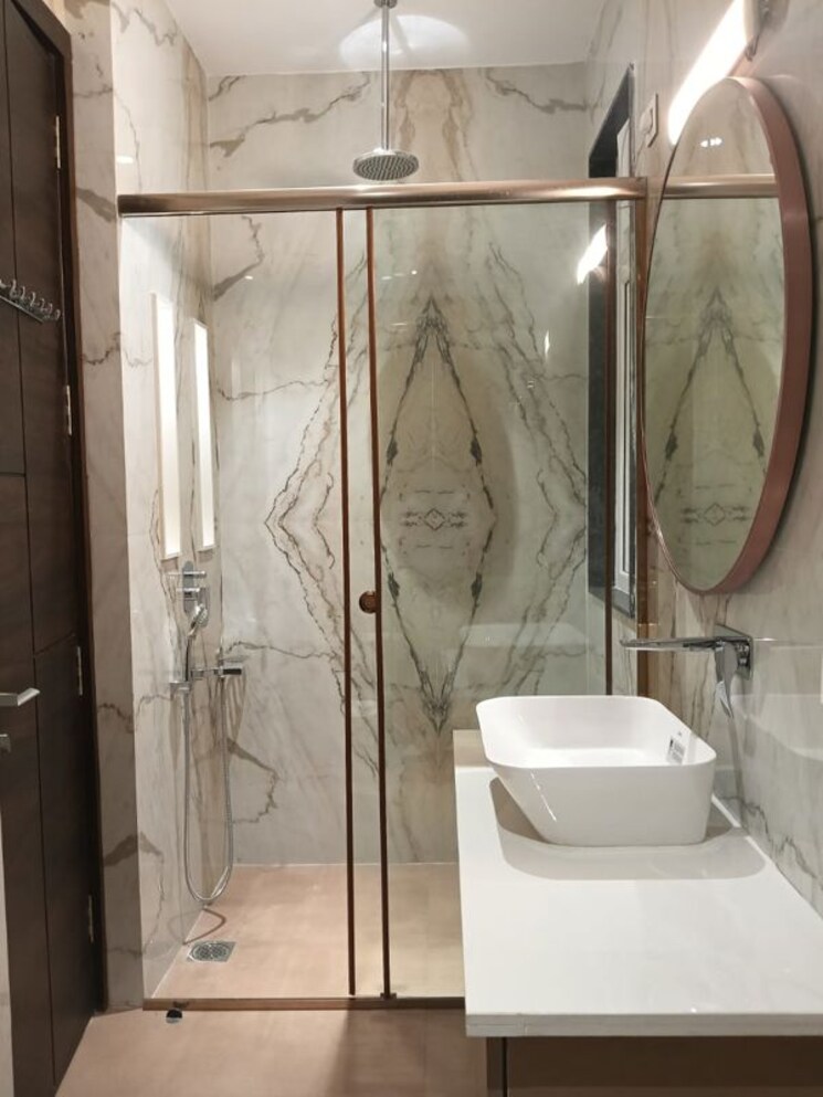 Bathroom, lajpat nagar iii 3 Bedroom 200 Sq.Yd. Builder Floor In Lajpat Nagar Iii Delhi 9736286