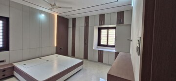 Room in 3 BHK Builder Floor at Kondapur – for Rent