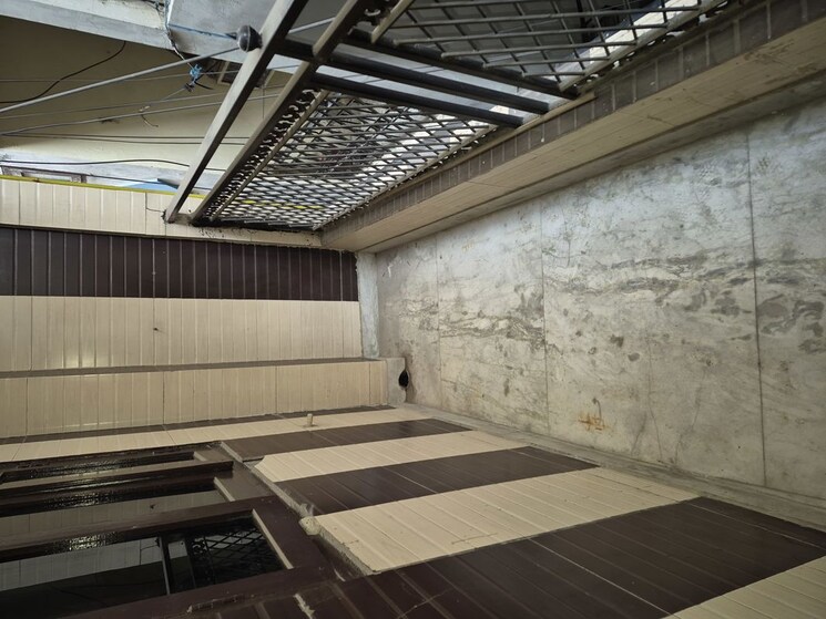 Balcony, mayur vihar 2.5 Bedroom 800 Sq.Ft. Builder Floor In Mayur Vihar Delhi 9736328