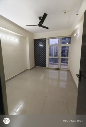 Room in 3.5 BHK Apartment at Crossing Republik, Crossing Republic – for Sale