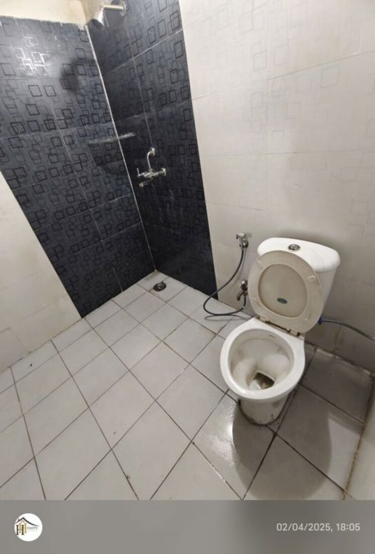 Bathroom, crossing-republik 3.5 Bedroom 1840 Sq.Ft. Apartment In Crossing Republic Ghaziabad 9736330