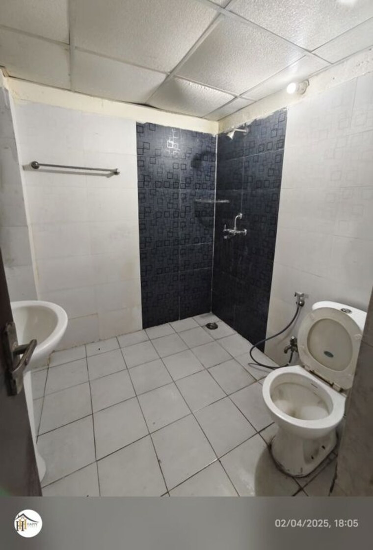 Bathroom, crossing-republik 3.5 Bedroom 1840 Sq.Ft. Apartment In Crossing Republic Ghaziabad 9736330