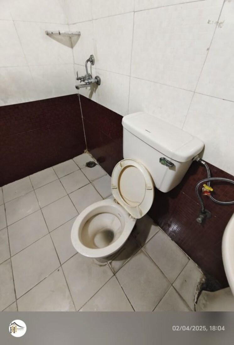 Bathroom, crossing-republik 3.5 Bedroom 1840 Sq.Ft. Apartment In Crossing Republic Ghaziabad 9736330