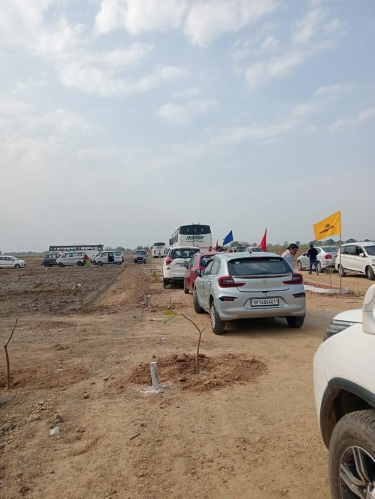 Nearby, beta ii greater noida  100 Sq.Yd. Plot In Beta Ii Greater Noida Greater Noida 9736333