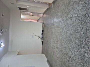 Furnished Amenities in 2.5 BHK Apartment at Mayur Vihar – for Sale