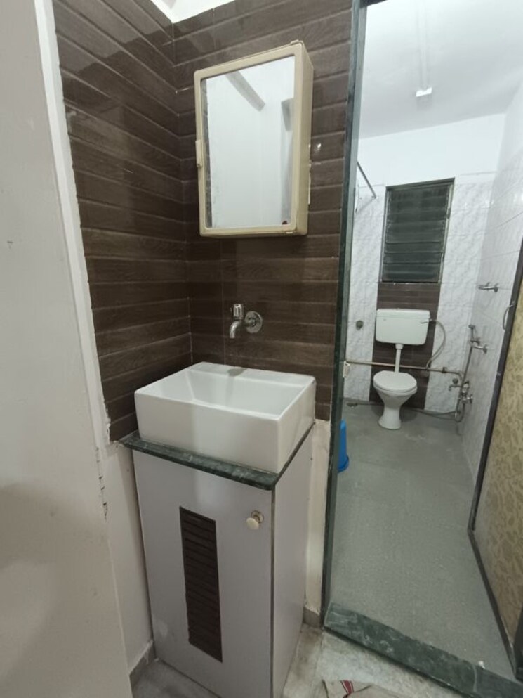 Bathroom, sher-e-punjab 2 Bedroom 800 Sq.Ft. Apartment In Andheri East Mumbai 9736343
