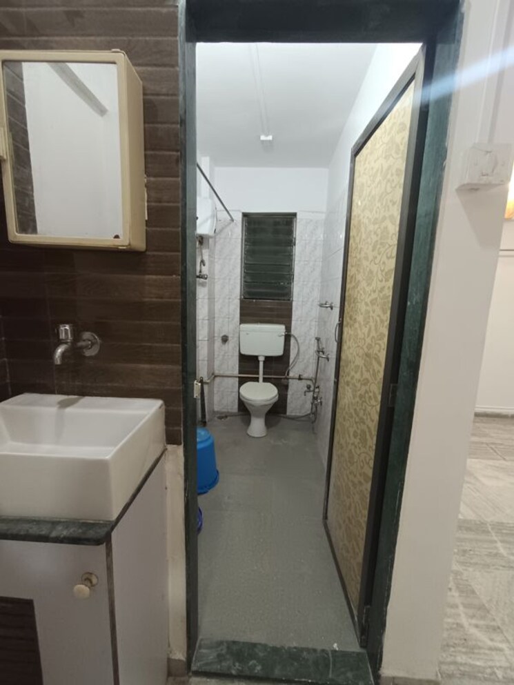 Bathroom, sher-e-punjab 2 Bedroom 800 Sq.Ft. Apartment In Andheri East Mumbai 9736343