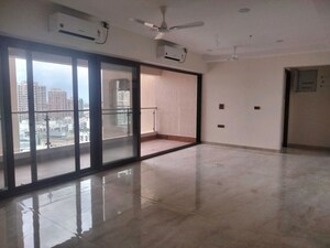 Room in 3 BHK Apartment at Surbhi CHS Andheri West, Andheri West – for Rent