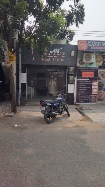  Shop For Rent in Mahmoorganj