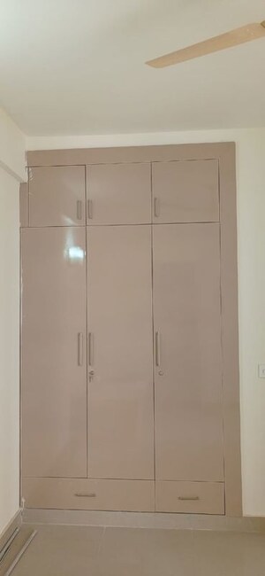 Furnished Amenities in 3 BHK Builder Floor at Sushant Lok 3, Sector 57 – for Rent