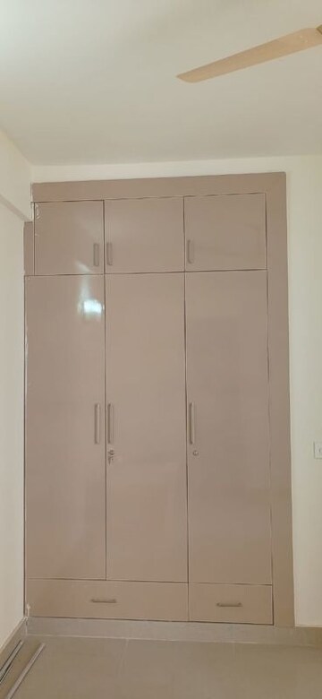 Furnished Amenities in 3 BHK Builder Floor at Sushant Lok 3, Sector 57 – for Rent