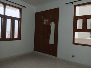 Room in 3 BHK Builder Floor at Ardee City, Sector 52 – for Rent