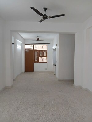 Room in 3 BHK Builder Floor at Ardee City, Sector 52 – for Rent