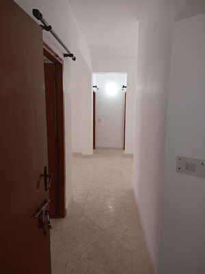 Building Lobby in 3 BHK Builder Floor at Ardee City, Sector 52 – for Rent